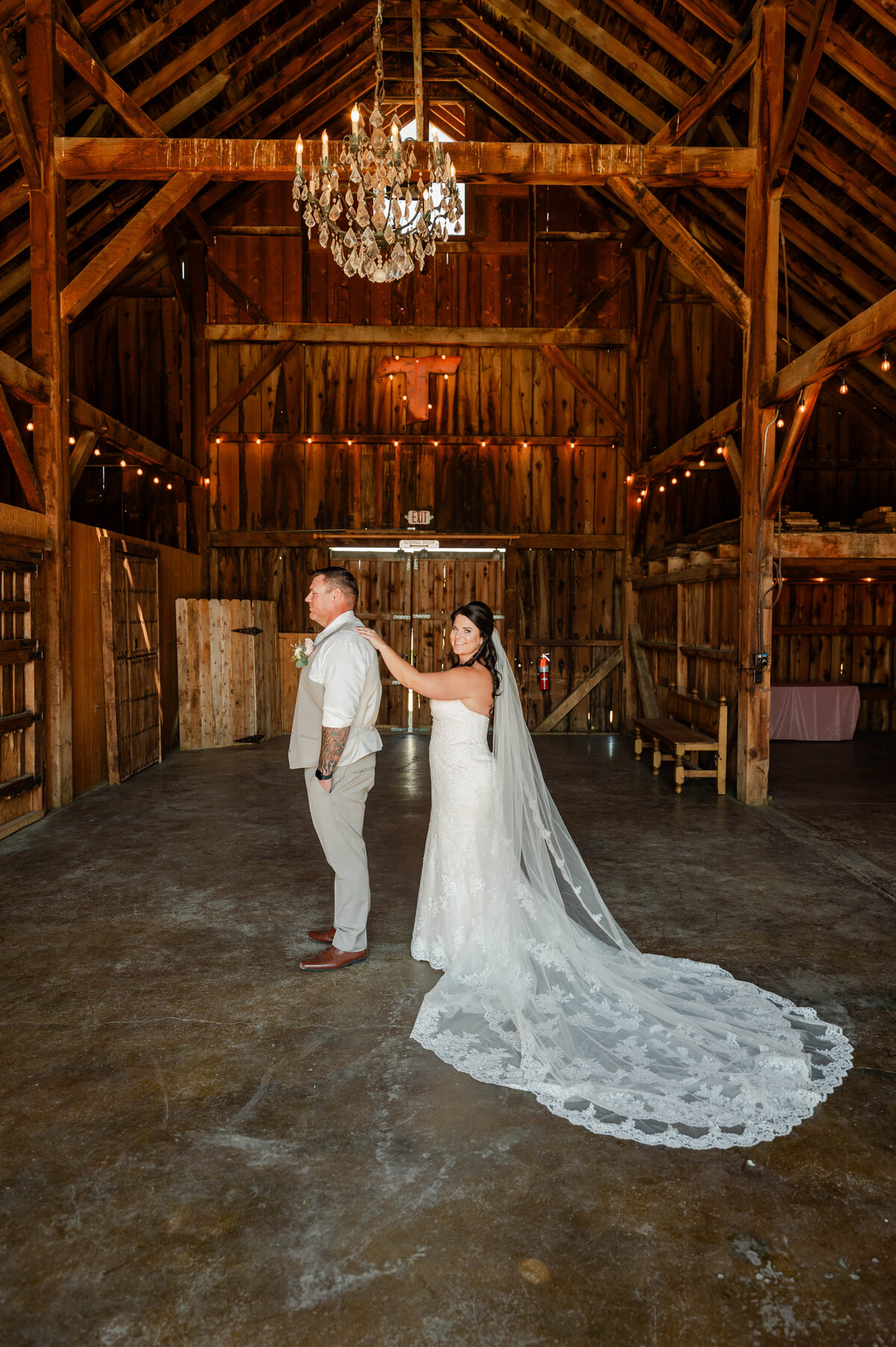 Twisting-T-Bar - Barn - Venue