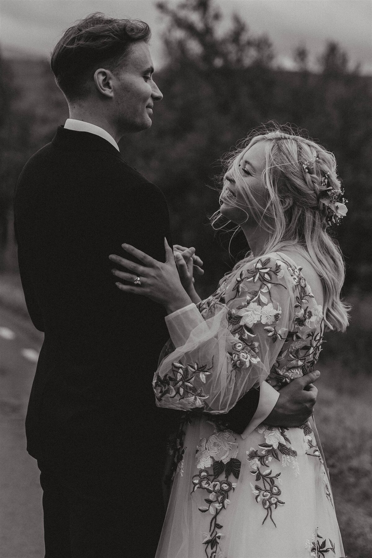 Fotografieravhanna_weddingphotographer-Pää&Brendan-Nikkaloukta-Porträtt149