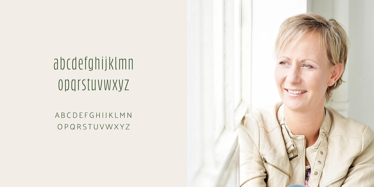 Foto van Marianne en huisstijllettertype