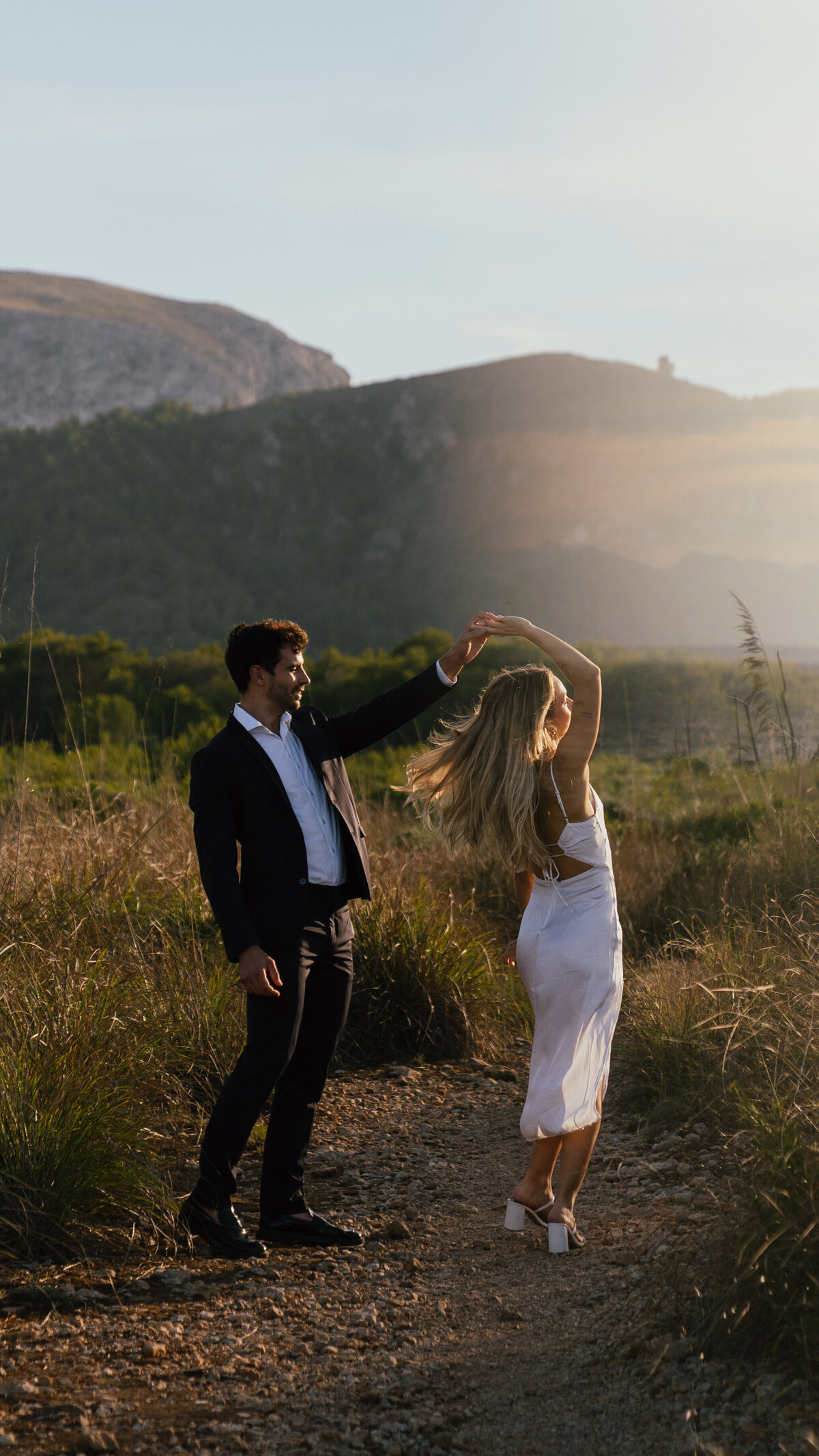 Malloraca Couple GARDEN WALK POST-14