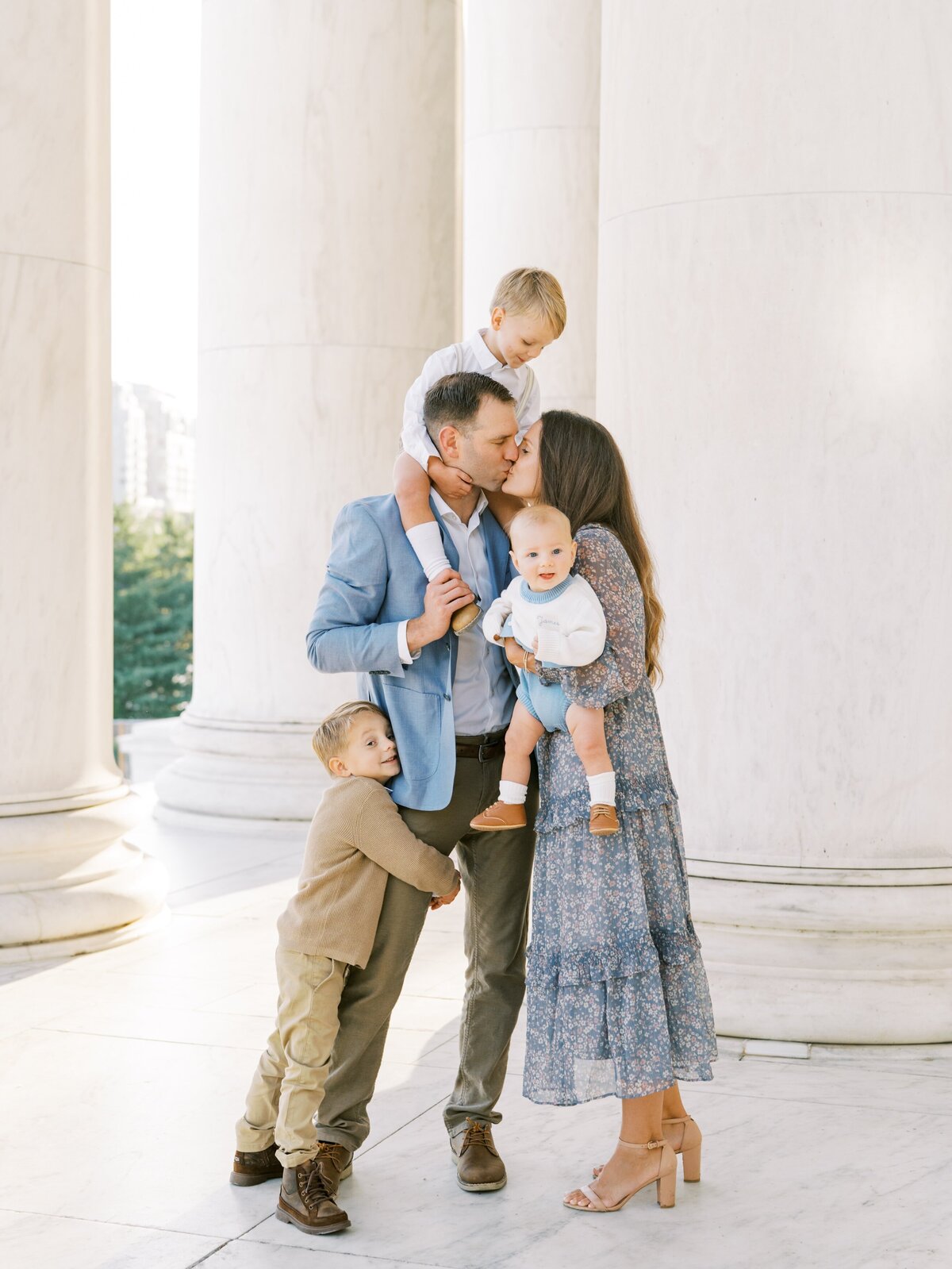 washington dc jefferson memorial family photo