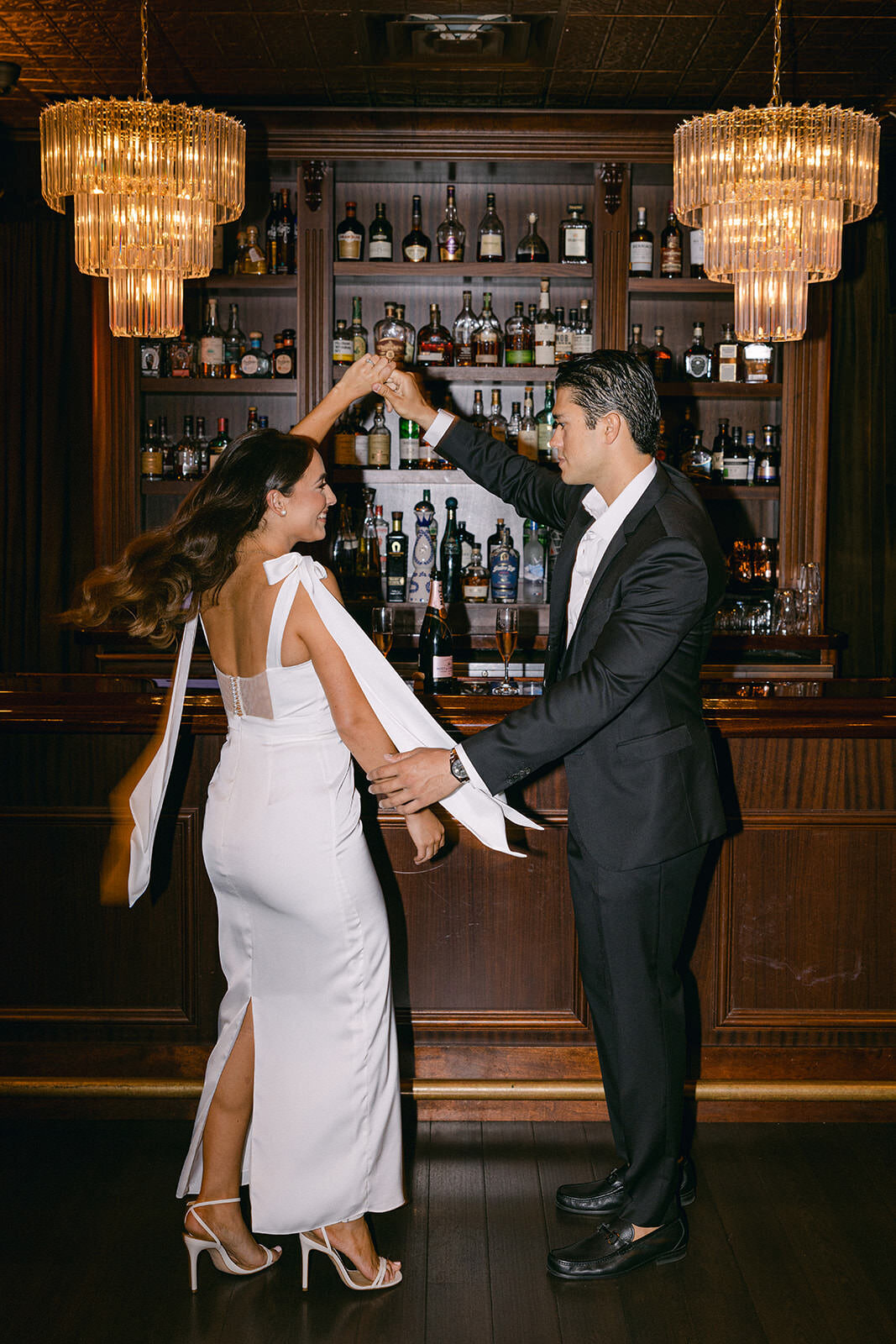 romantic-bar-dance-engagement-5CE-ES