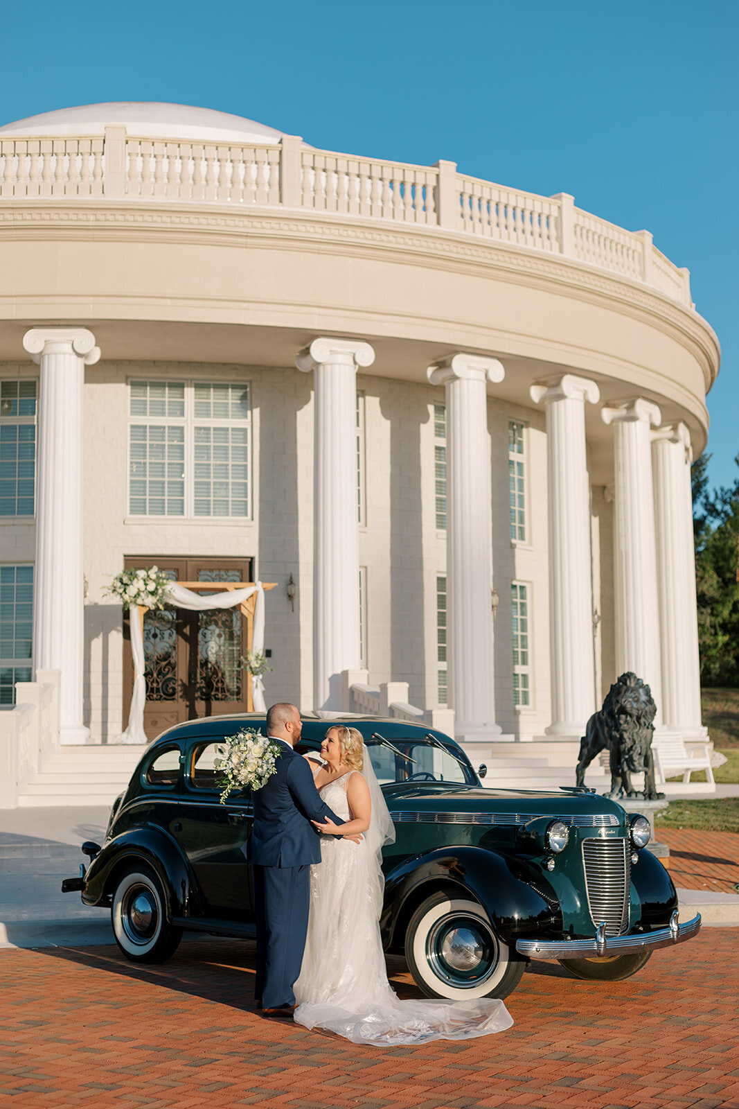 miranda-rose-photo-whitehurst-gallery-elopement-venue-chantilly-chic-celebrations-3
