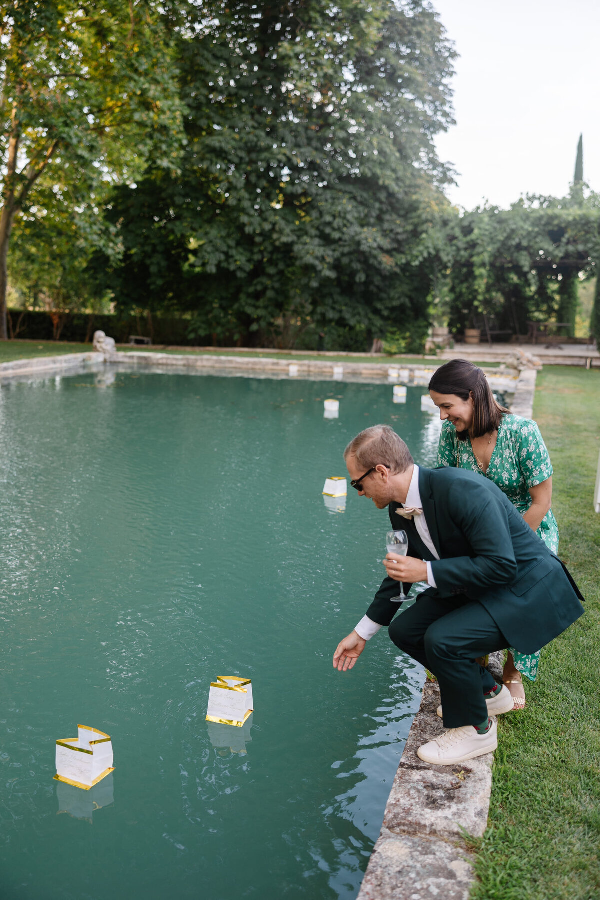 Floating-candles-wedding