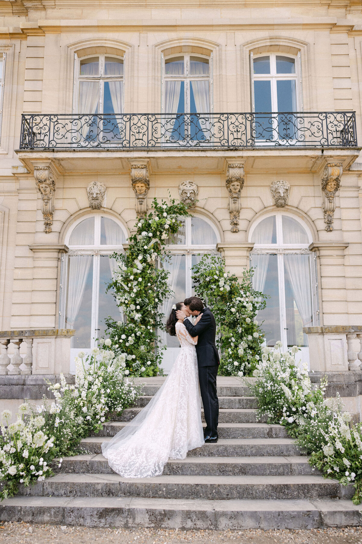 Jennifer Fox Weddings English speaking wedding planning & design agency in France crafting refined and bespoke weddings and celebrations Provence, Paris and destination 351