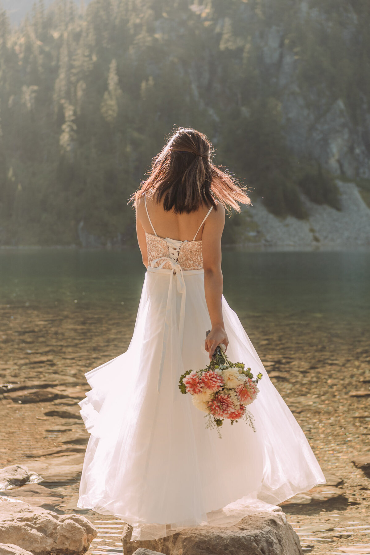 Joyce Li Photography Destination Wedding Elopement Engagement Lifestyle Portrait Photographer West Coast Seattle Washington California snowlakeengagement-28