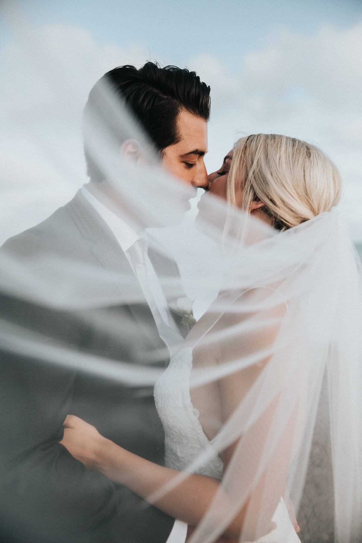 wedding-kiss