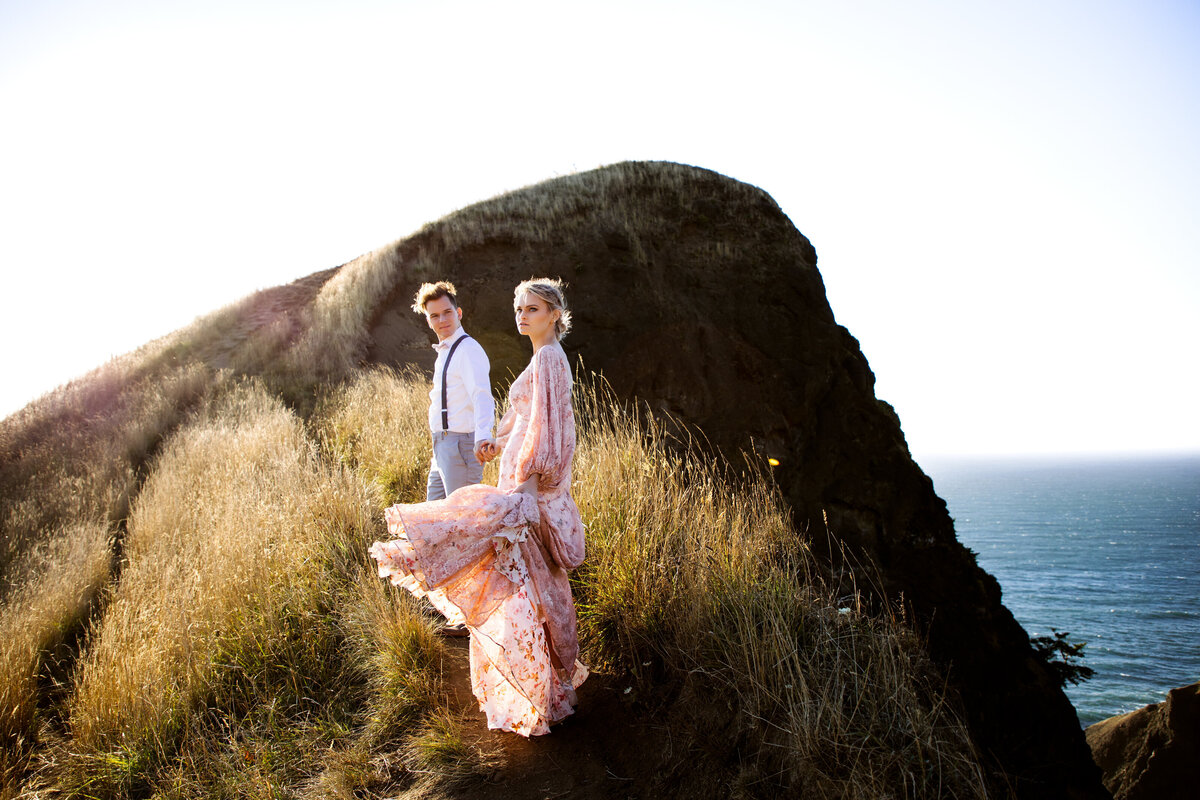 portland-adventurous-elopement-coastal-cliff