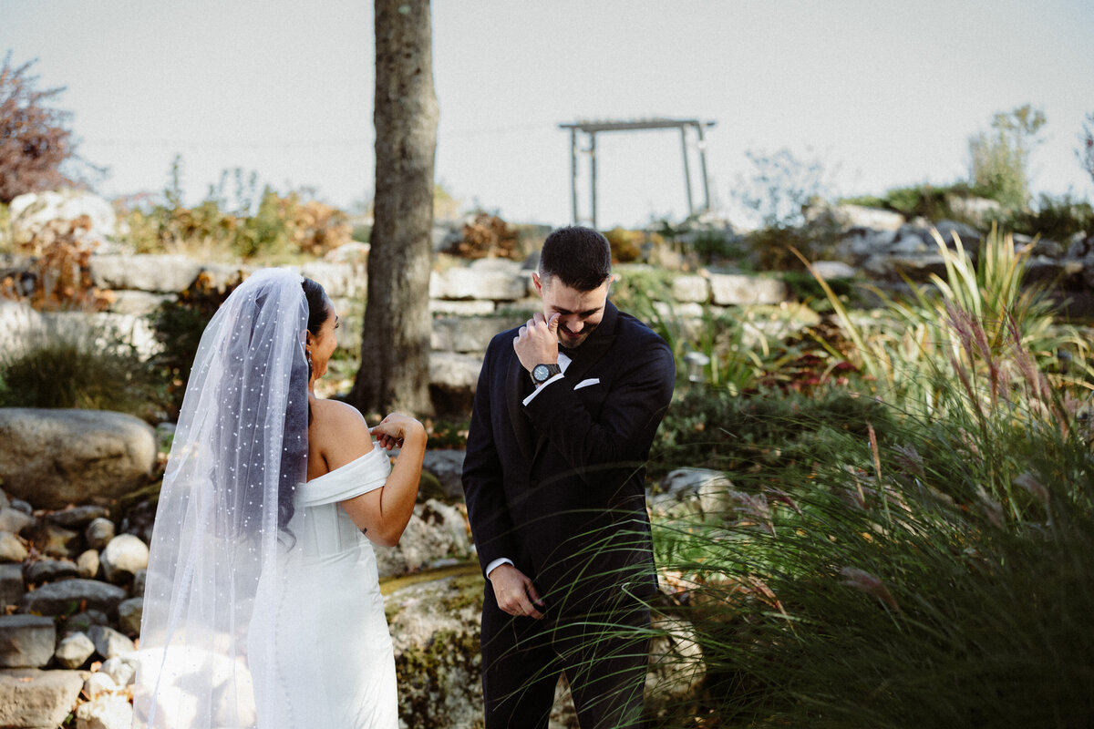 documentary-wedding-photographer-fall-wedding-at-tranquility-acres-115
