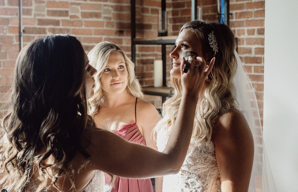 bride-makeup-touch-ups