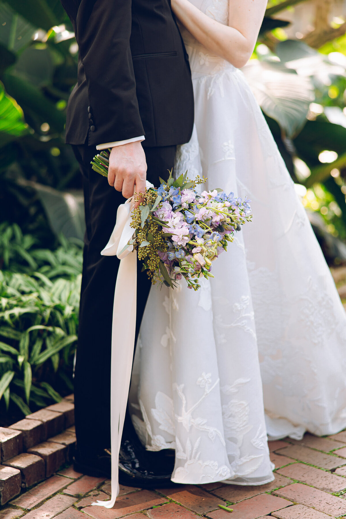 Details at a wedding at the Garfield Park Conservatory in Chicago