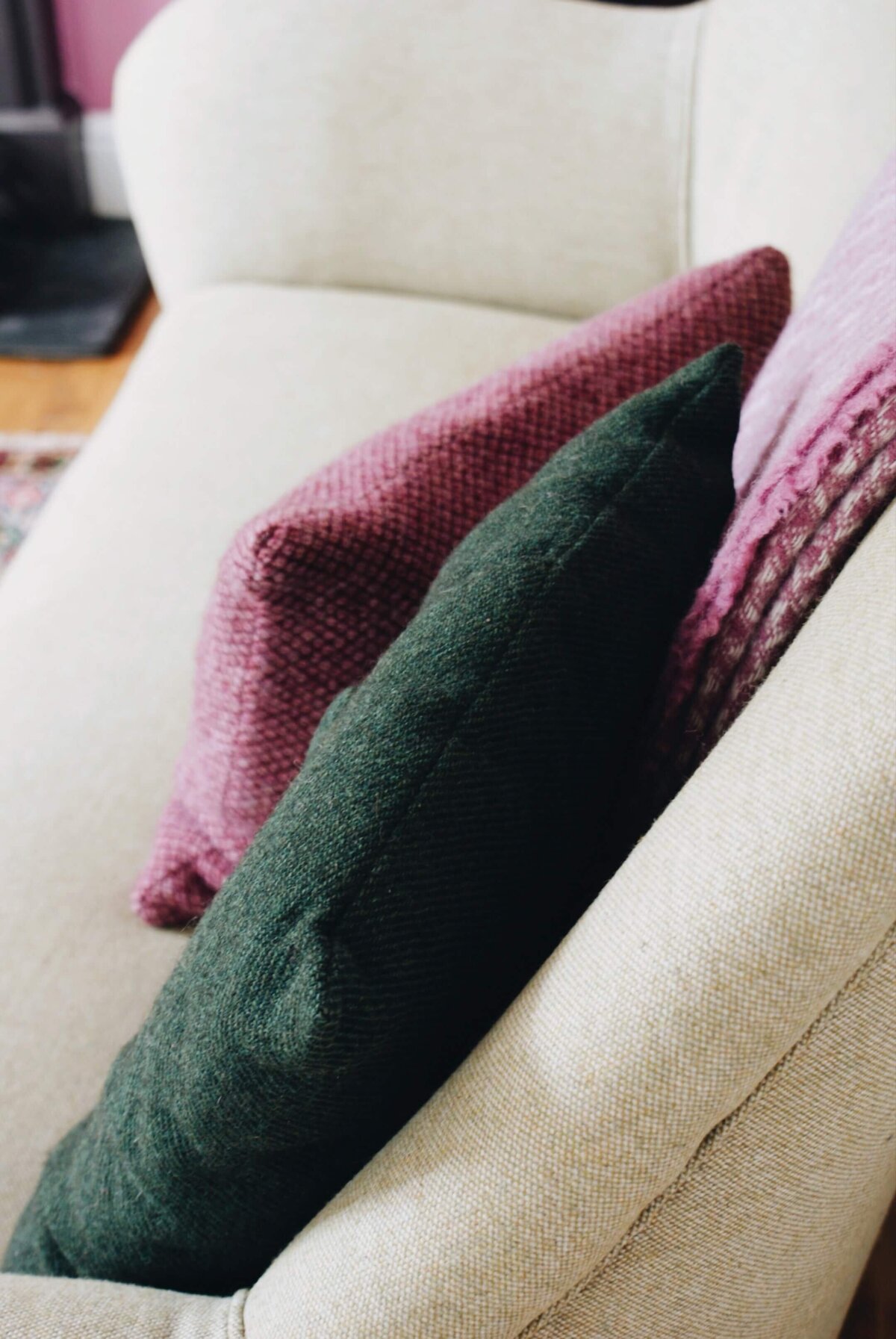 suffolk-pink-green-living-room