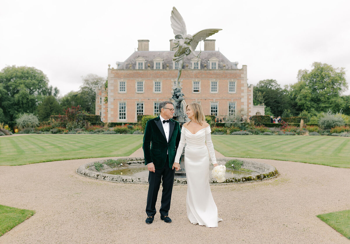 wedding outside st giles house