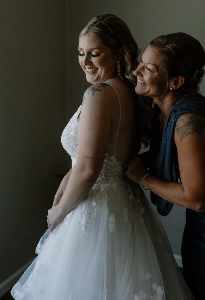 A heartfelt small wedding and elopement in Washington, featuring an intimate and meaningful celebration with close family and friends.