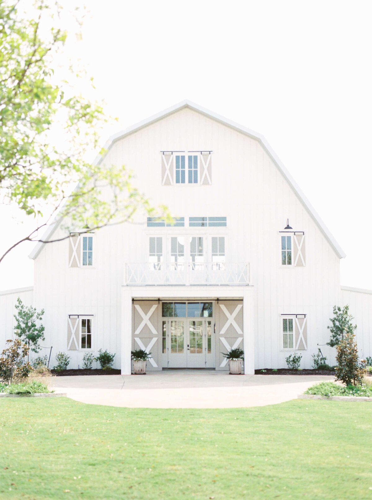 The Nest at Ruth Farms wedding venue in the summer in North Texas