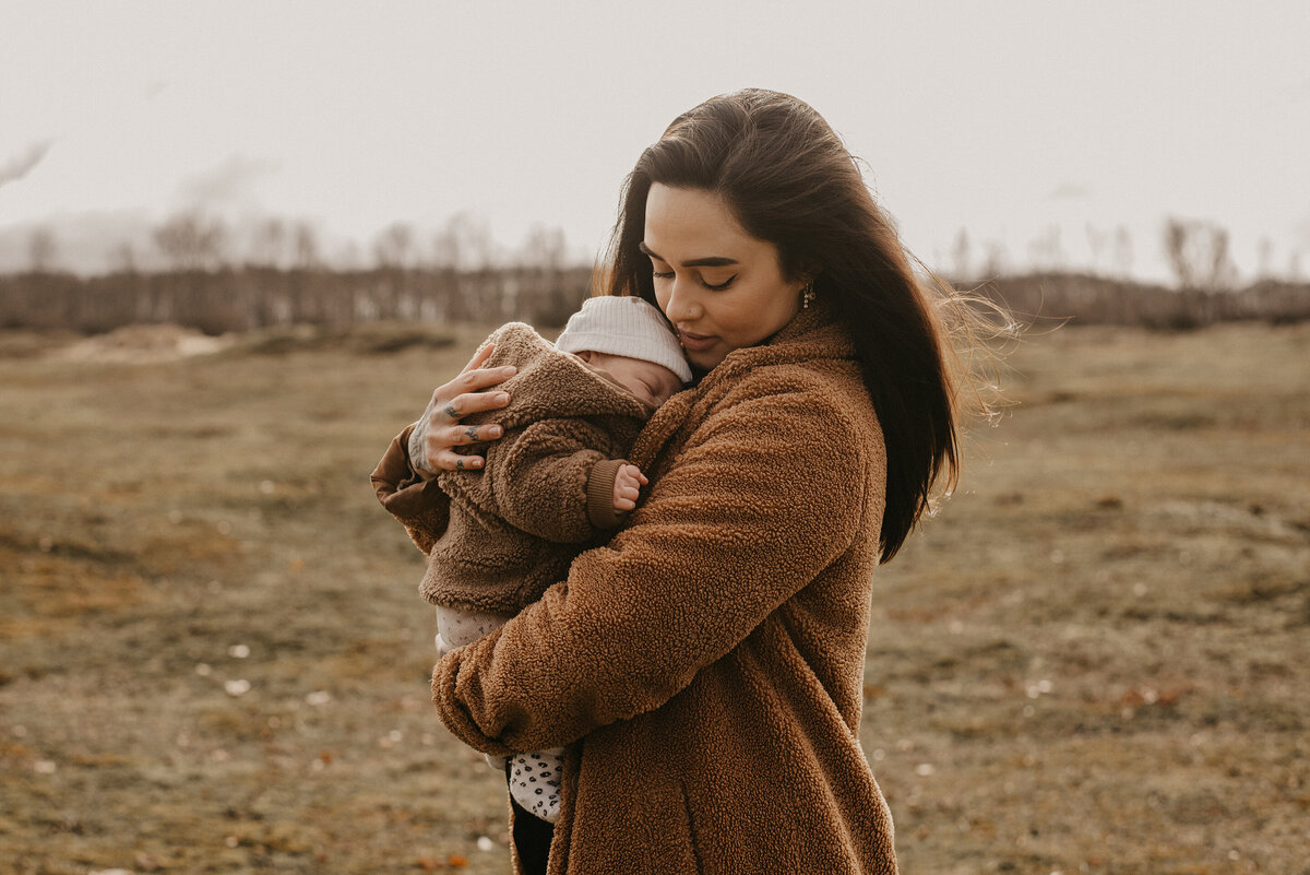 Buiten new life shoot new born shoot duinen strand shoot nique fotografie