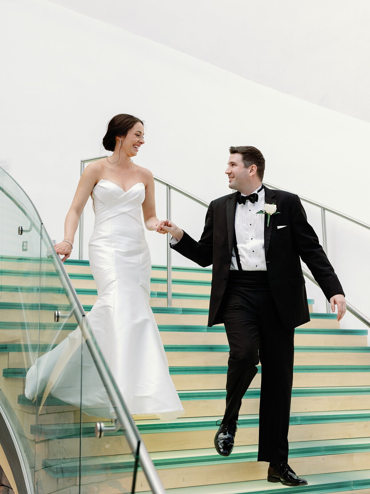 taubman-museum-of-art-wedding-photographer-oliver-and-co-roanoke-wedding_0122