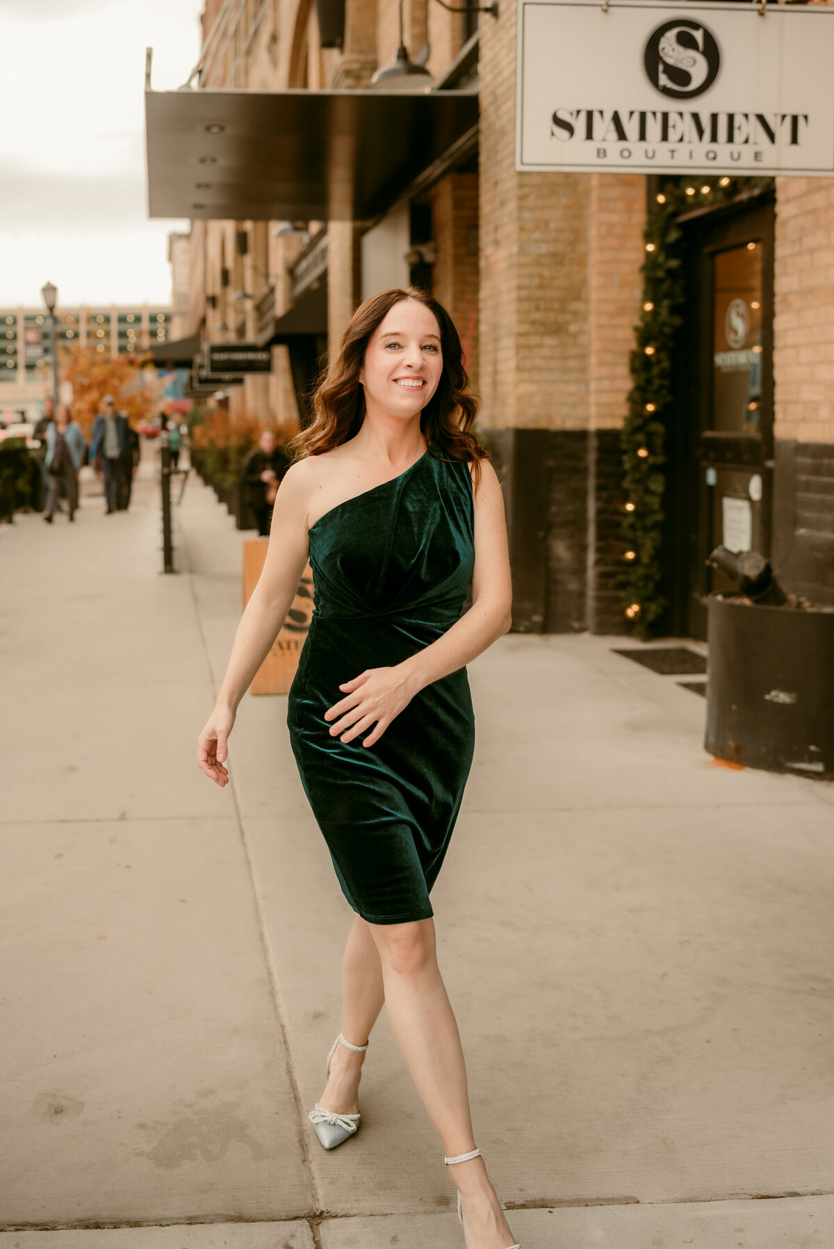 Make your dating profile unforgettable with modern, stylish photography. Authentic, confidence-boosting portraits designed for dating apps.