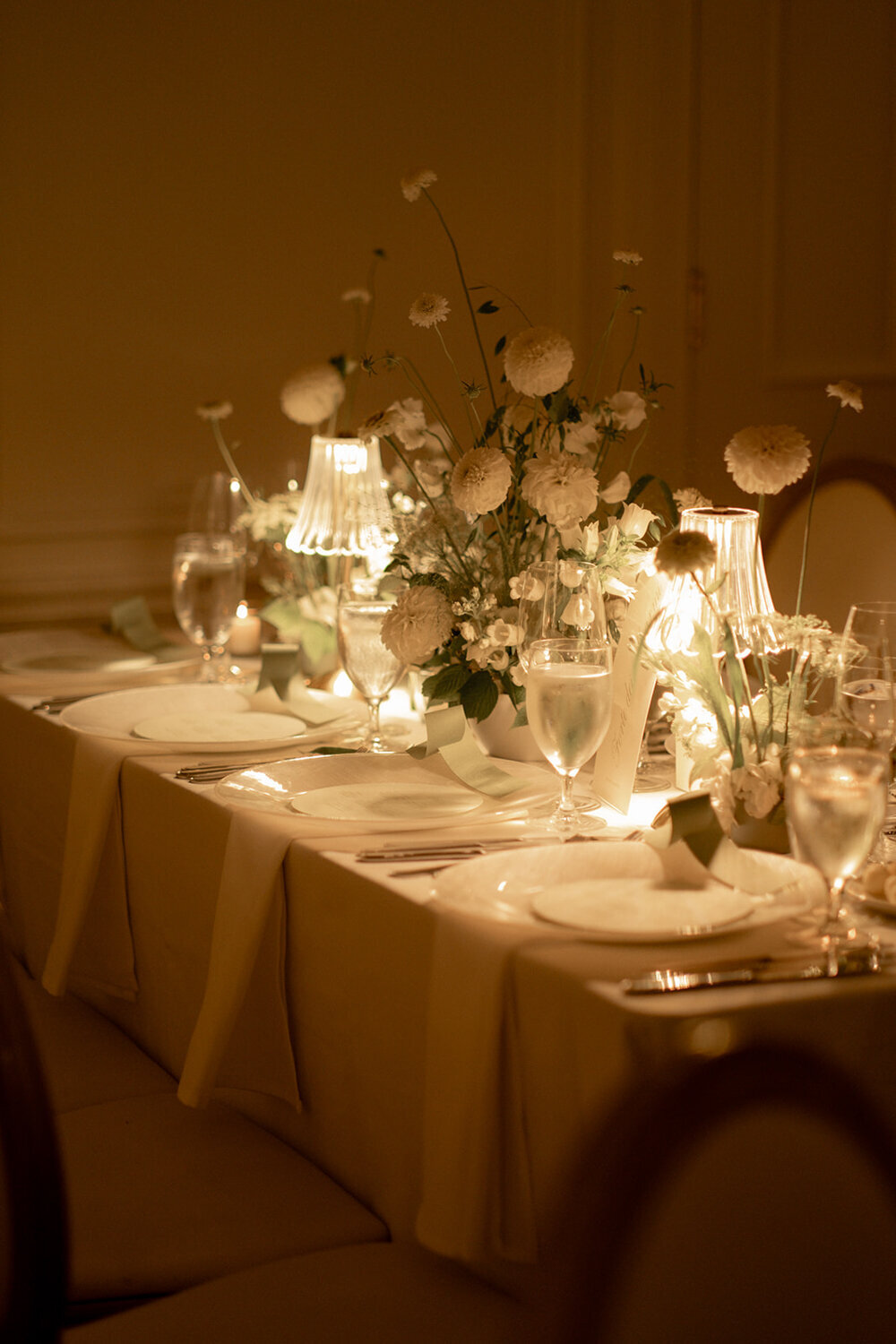 modern-elegant-wildflower-wedding-centerpiece-atwater-club