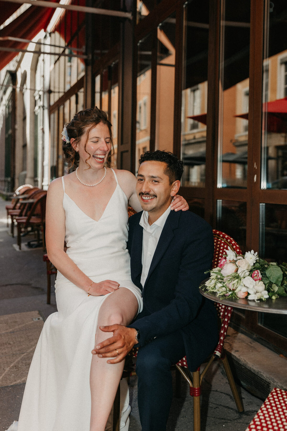 Anais-et-Nicolas-mariage-couple-cafe-lyonnais2