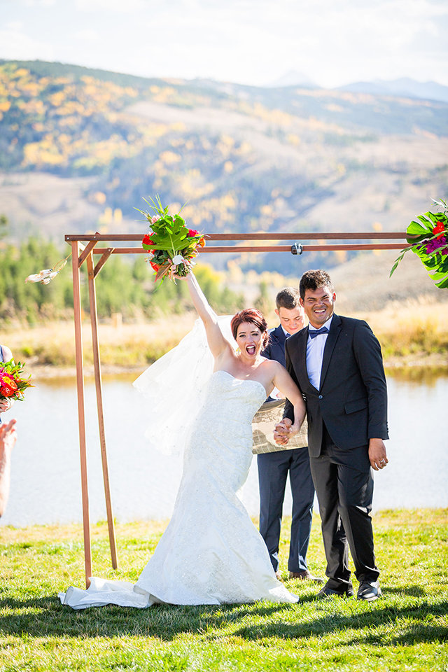 granby-colorado-Strawberry-Creek-Ranch-Wedding-Ashley-McKenzie-Photography-tropic-meets-mountain-wedding-colorful-just-married