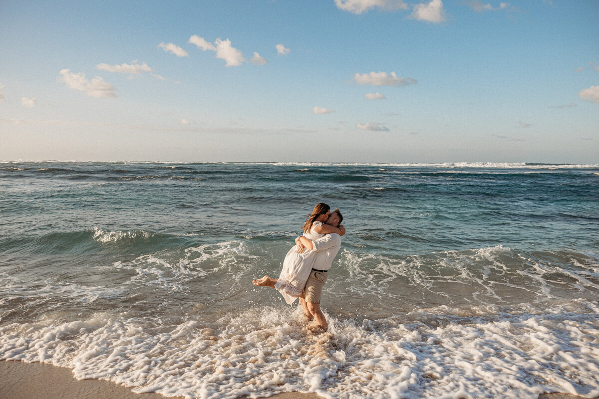 Oahu-North-shore-engagement-photos-43