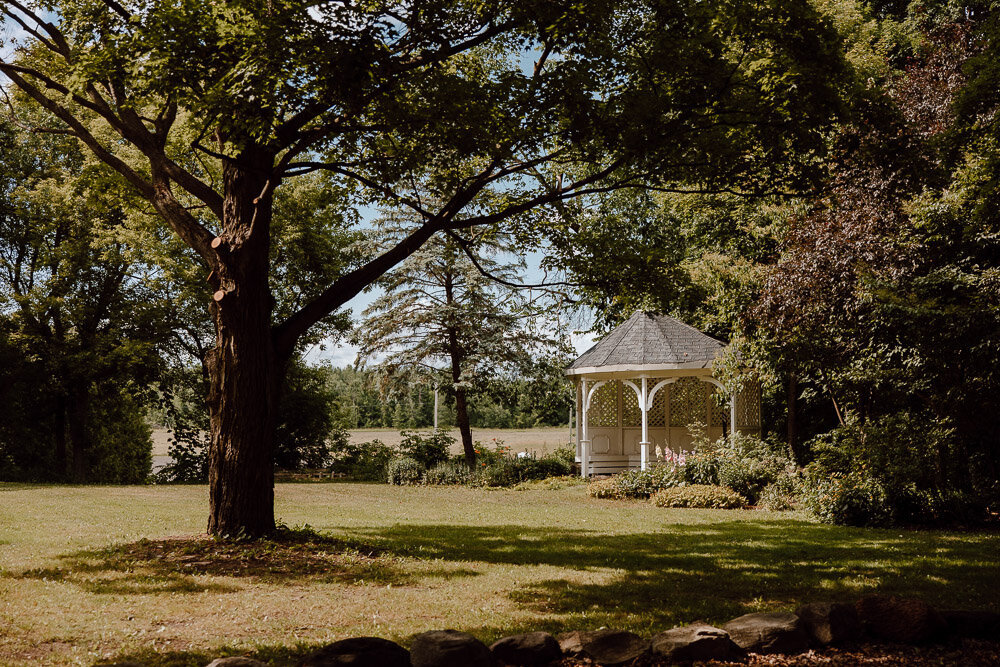 Rustic Chic Wedding at Stanley's Olde Maple Lane Farm Wedding - Emma Persi Photography-13