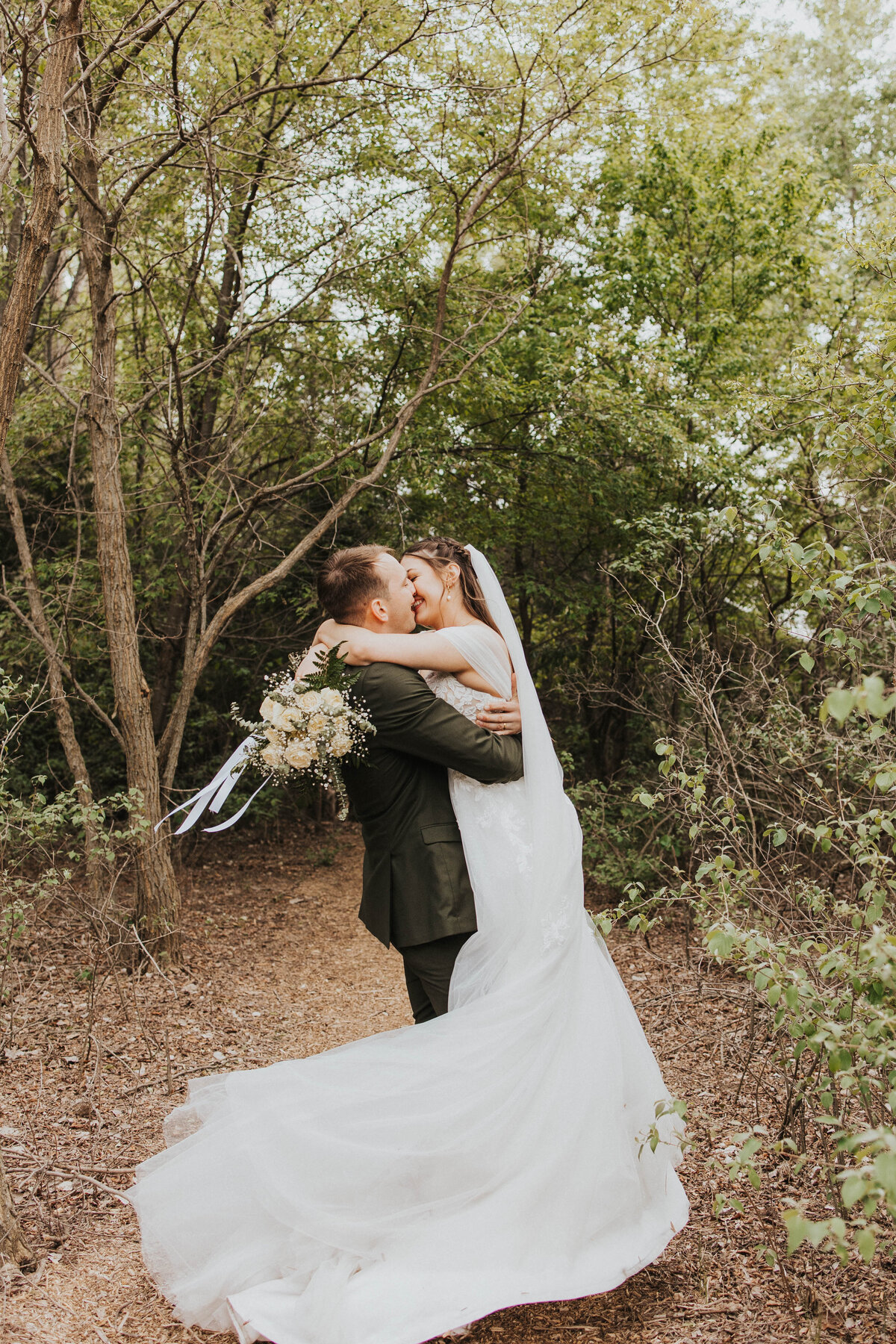 Alaina + Joel Wedding - Elizabeth George Photography20857