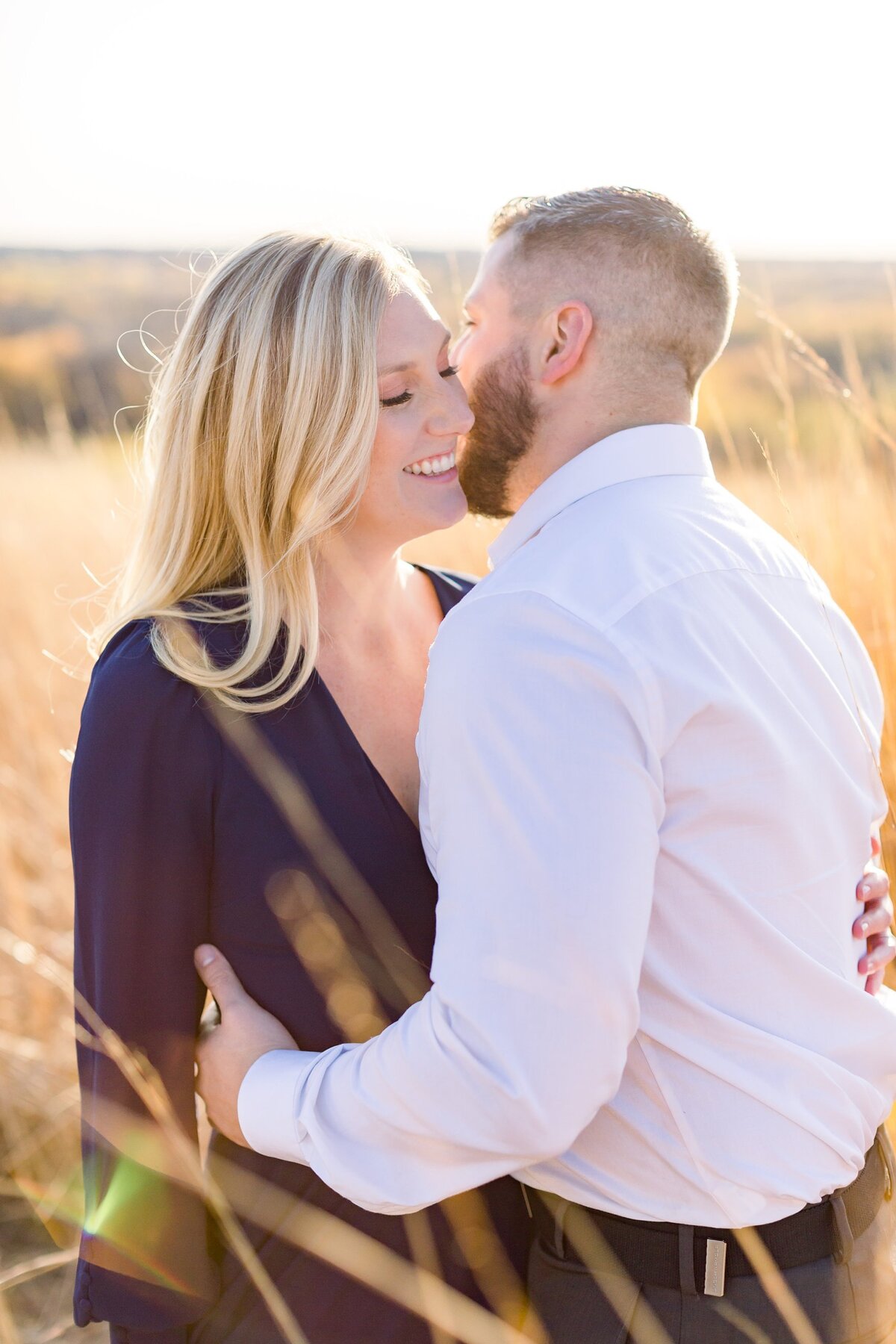 eden-prarie-bluffs-fall-engagement-elegant-couple_0013