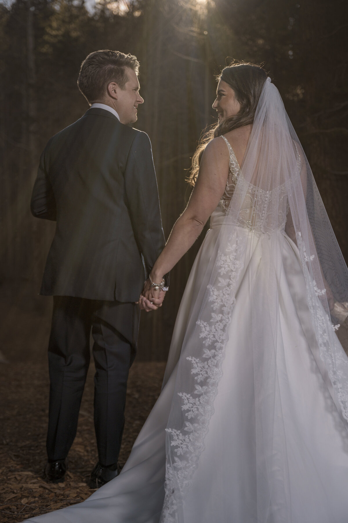 lincoln-outdoor-wedding-couple-kiss-legacy-in-light (60)