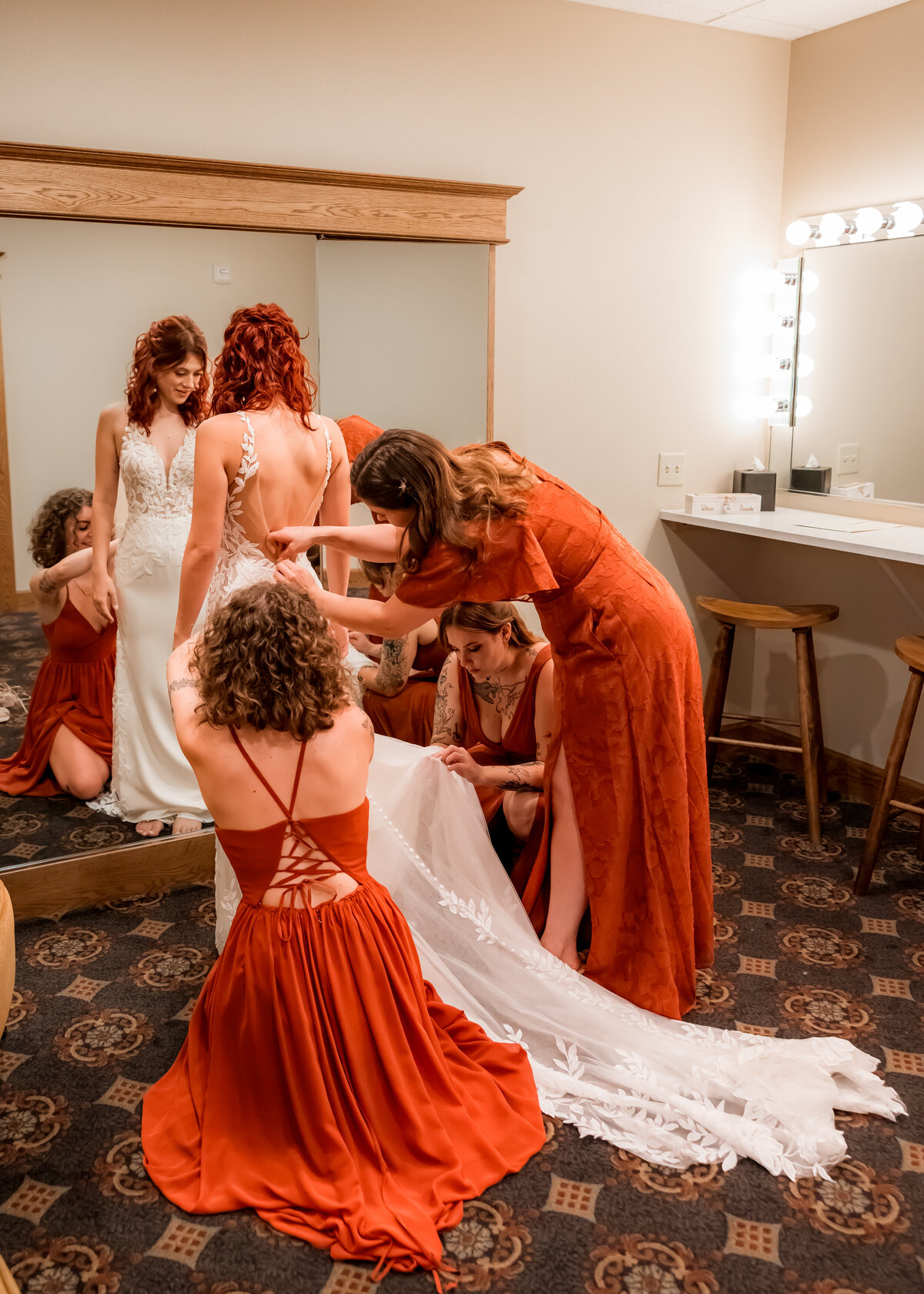 Getting ready bridal portraits at the Abernethy Center