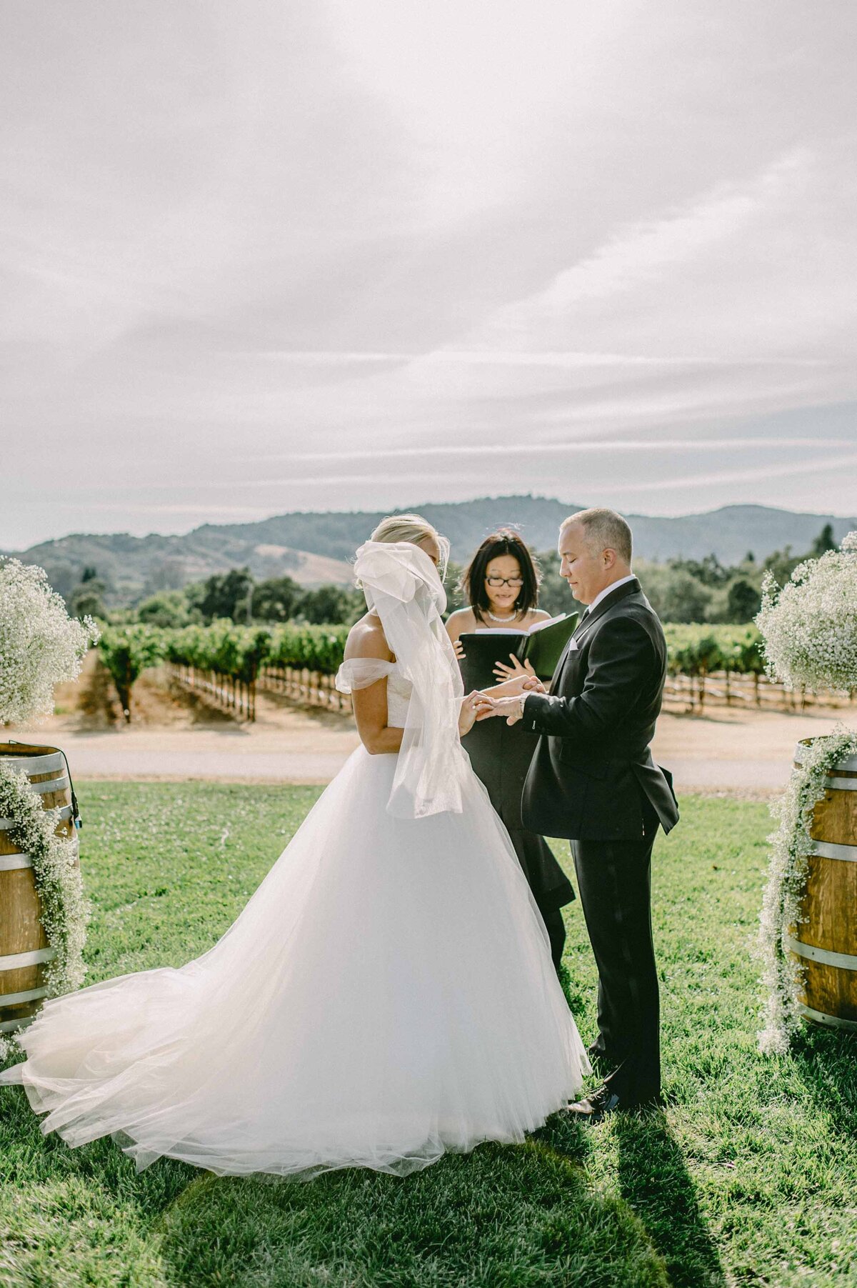 chateau st jean winery wedding ceremony l hewitt photography (9)