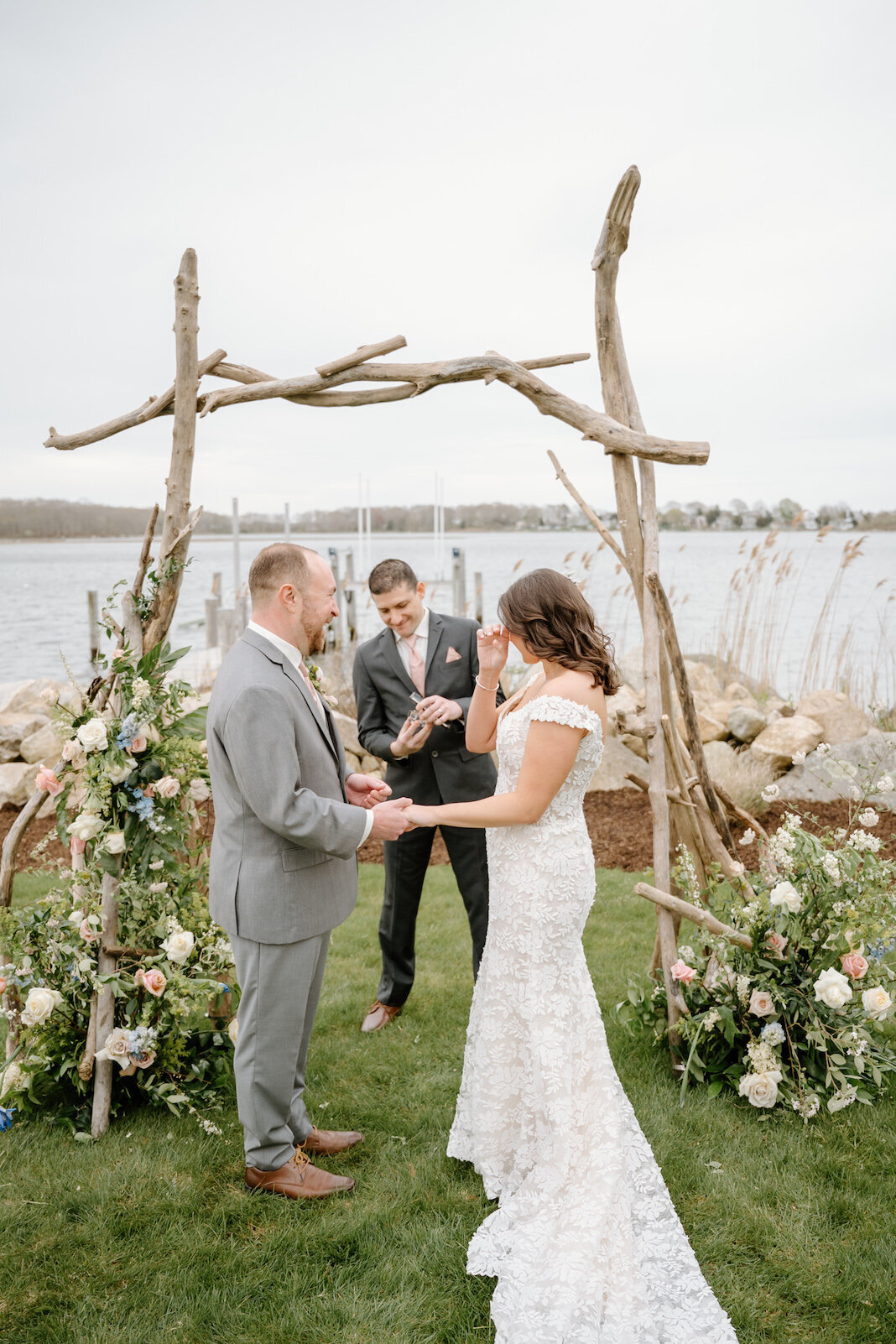 mystic-ct-coastal-wedding-flowers-tableware-rentals-petals-_-plates-65