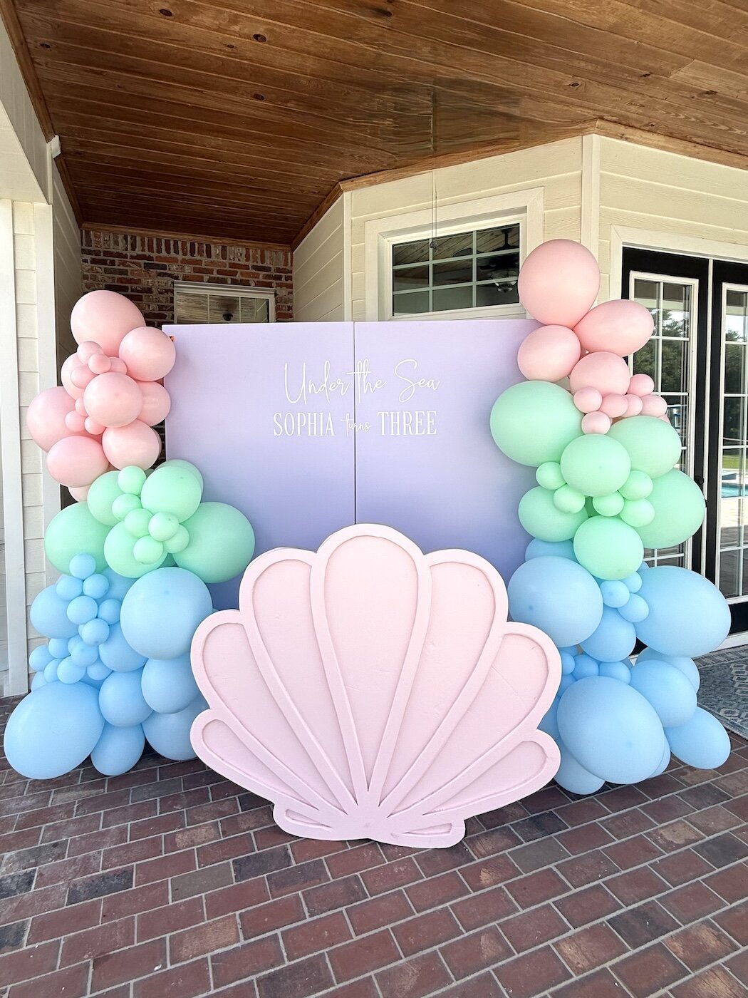 Under the Sea balloons & backdrop in pink, blue, and green in fort myers, florida.