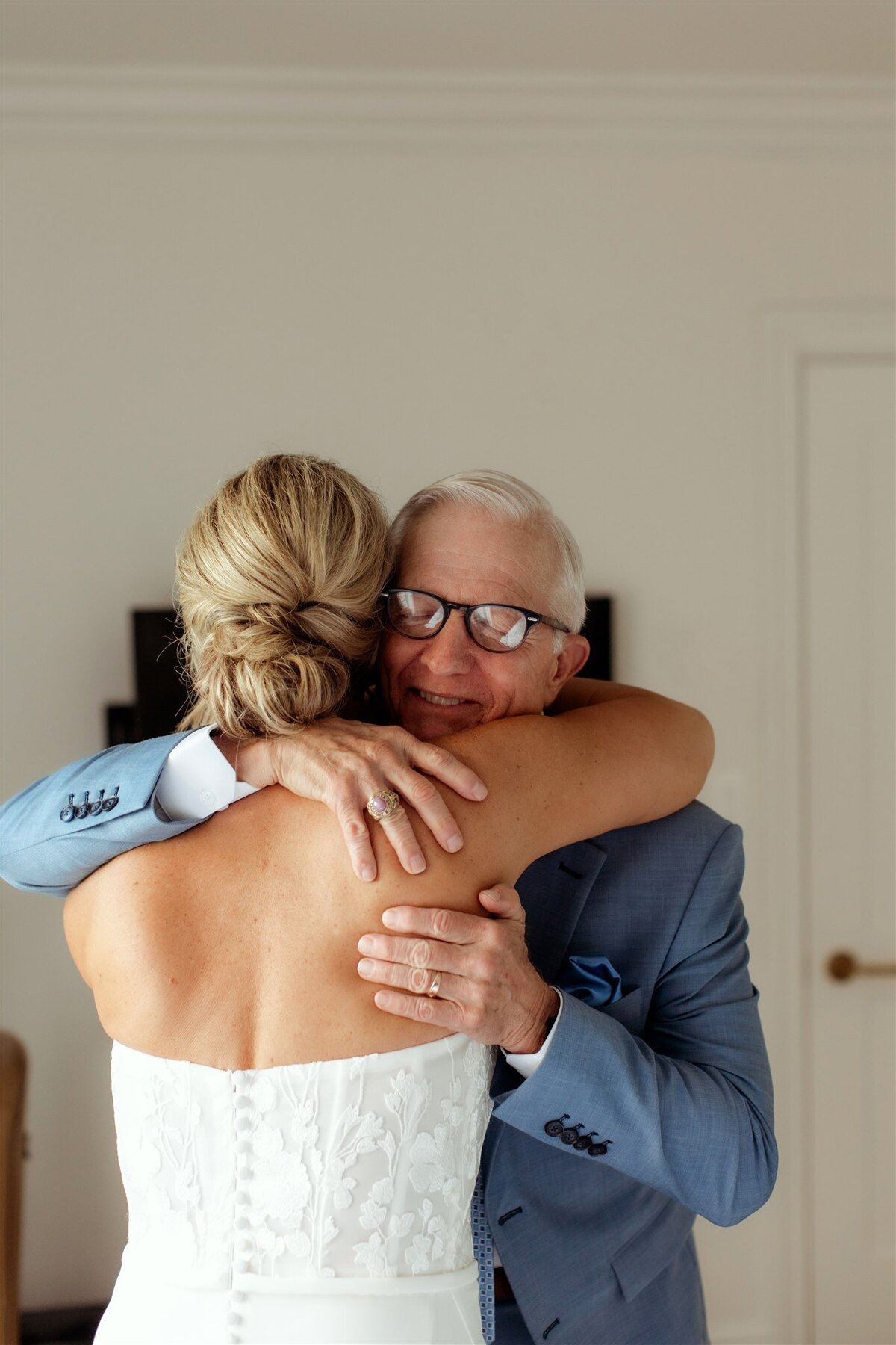 bride-reveal-with-father