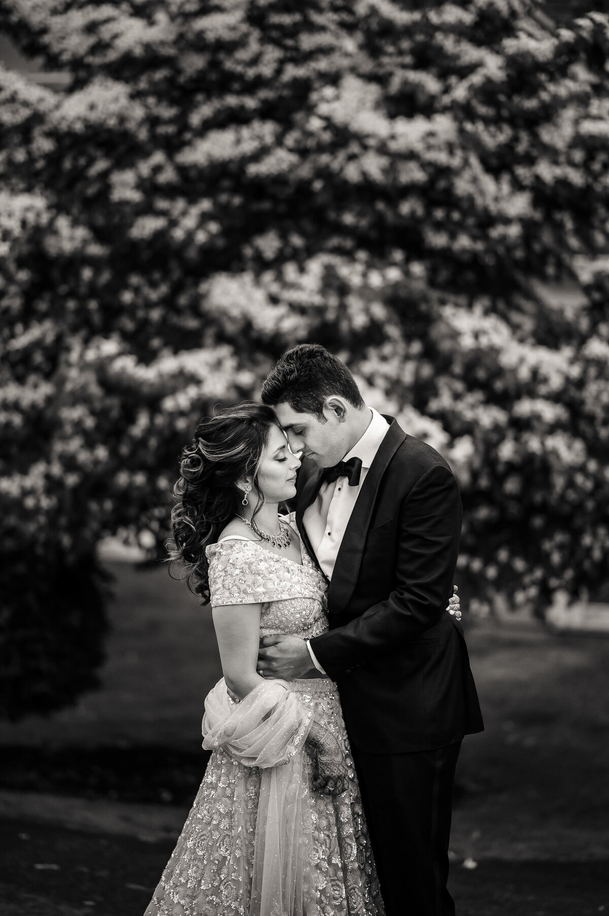 Let Ishan Fotografi capture your Willowwood Arboretum wedding in style.