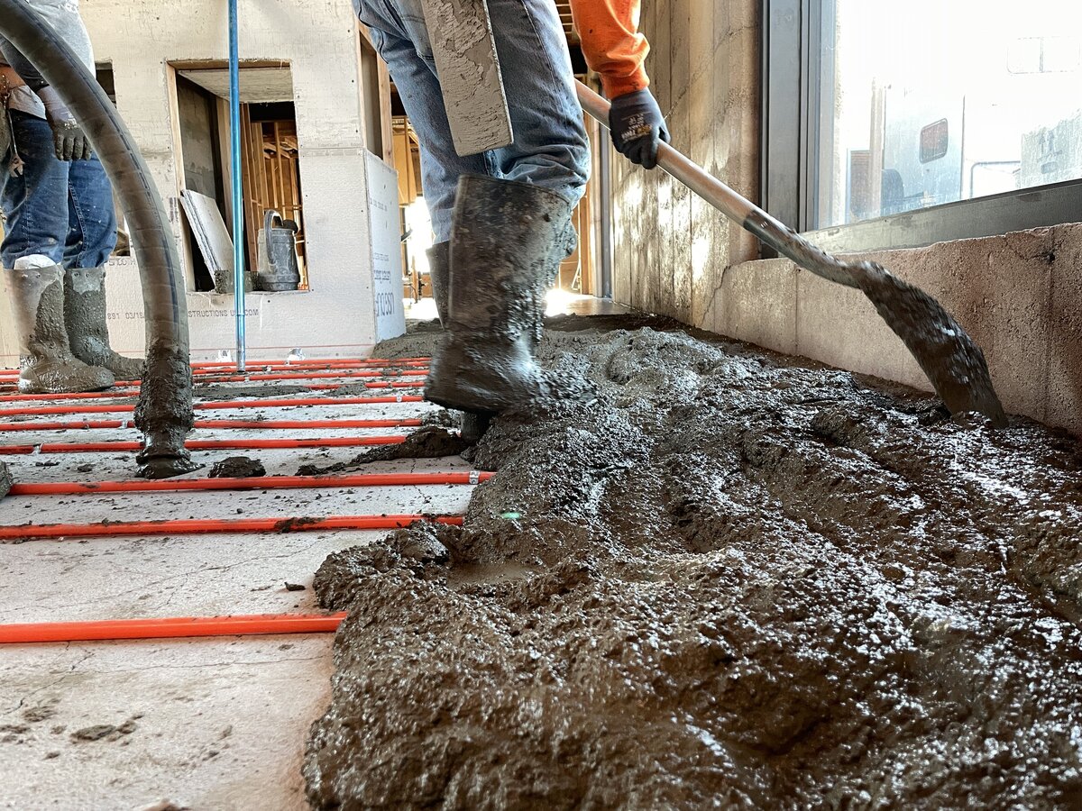 MEET US_concrete pour