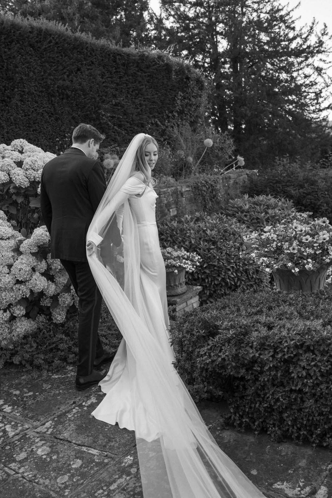 Flora_And_Grace_Analog_35mm_Editorial_Wedding_Photographer (1 von 1)-26