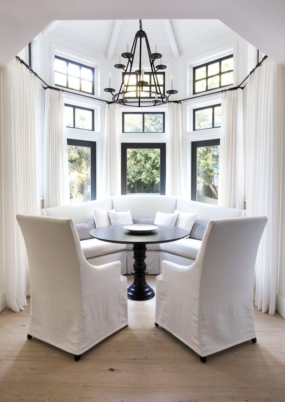 Beverly-Hills-Transitional-by-Dana-Triano-Designs--15