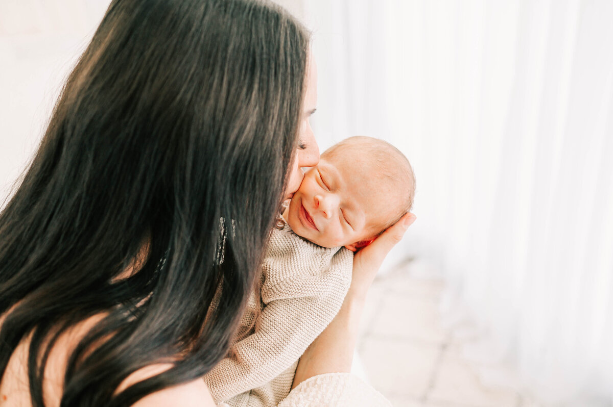 Springfield MO newborn photographer The XO Photography captures mom kissing smiling newborn boy