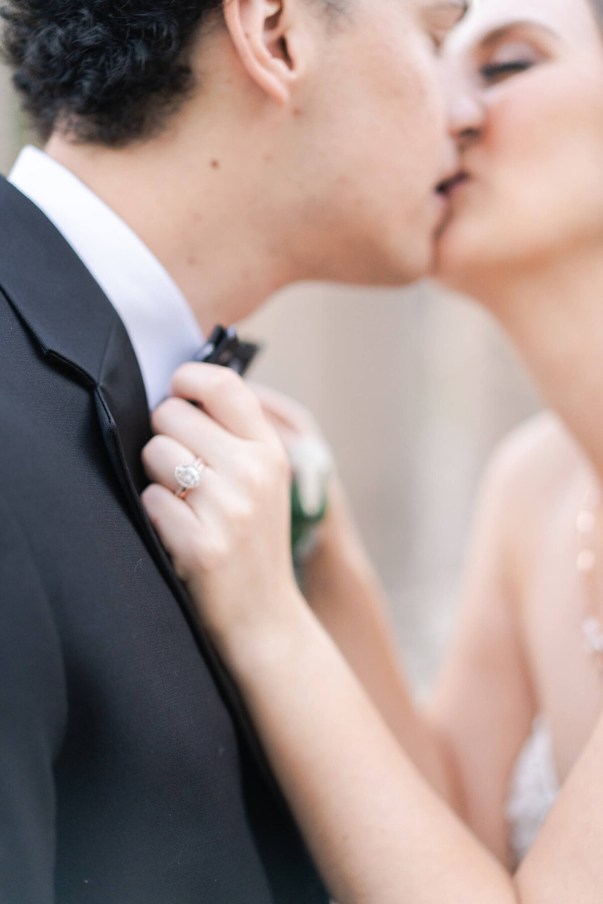 wedding couple kiss on their wedding day at Hotel Zaza in Houston Texas