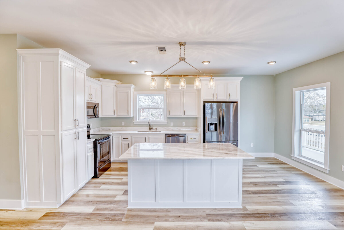 311 Waveland Ave-18