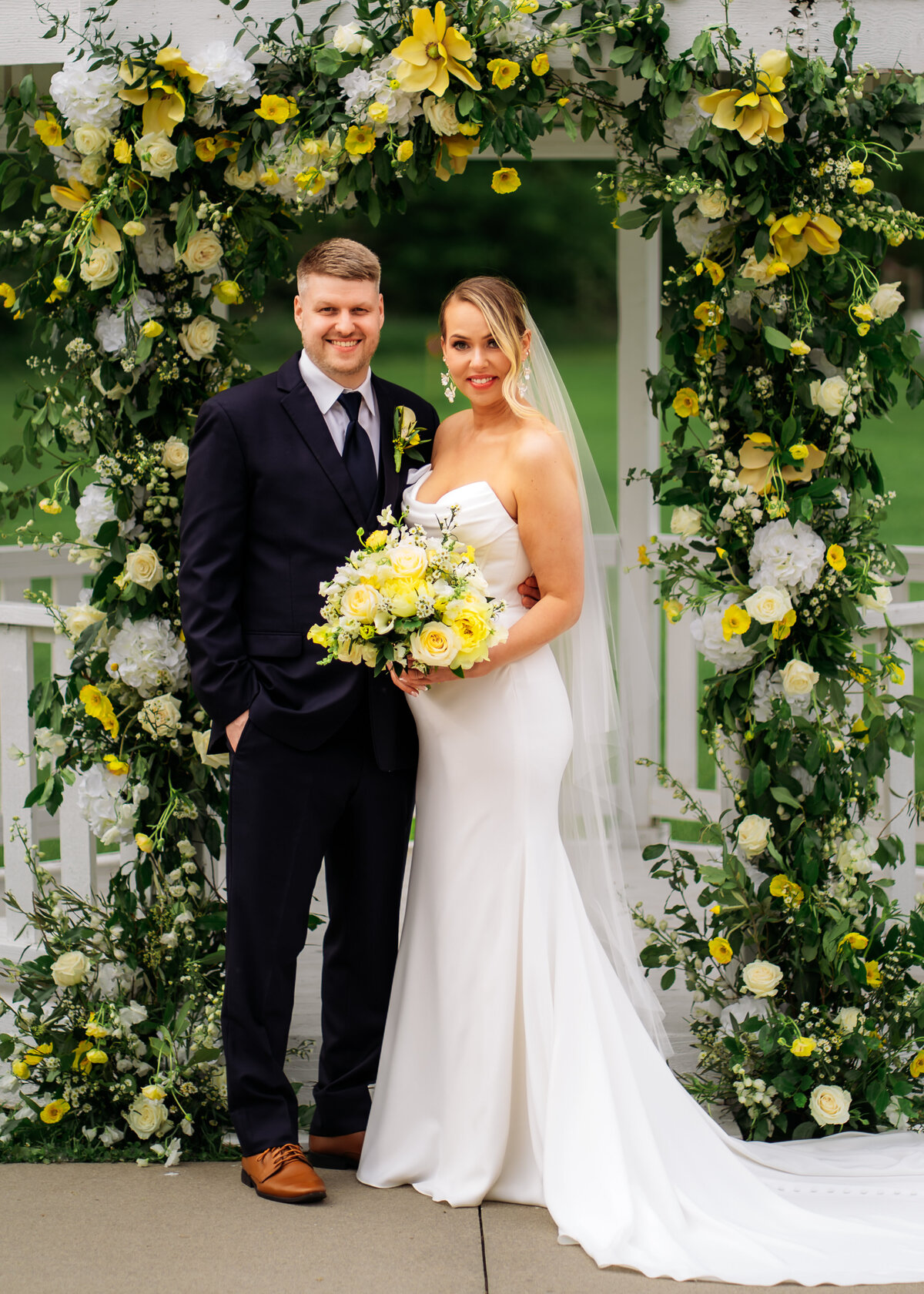 Des Moines Iowa wedding photography Chateau at White Oak wedding venue editorial wedding photography documentary candid wedding photography