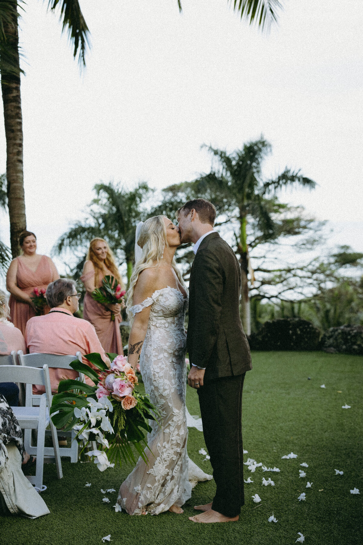 linapricephotography-wedding-ceremony-at-kualoa-ranch-hawaii-oahu.jpg-4240