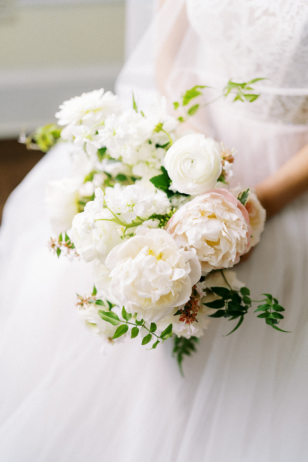 blush white ivory lush garden inspired organic modern bridal wedding bouquet