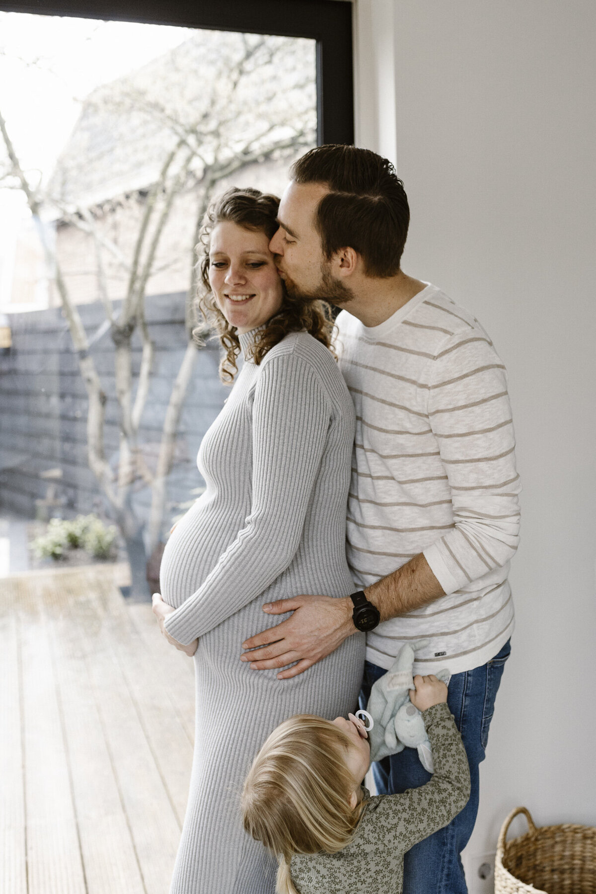WEB - Amanda, Jesper & Livia Zwangerschapsshoot Lifestyle Homesession | Samantha Bosdijk Photography-70