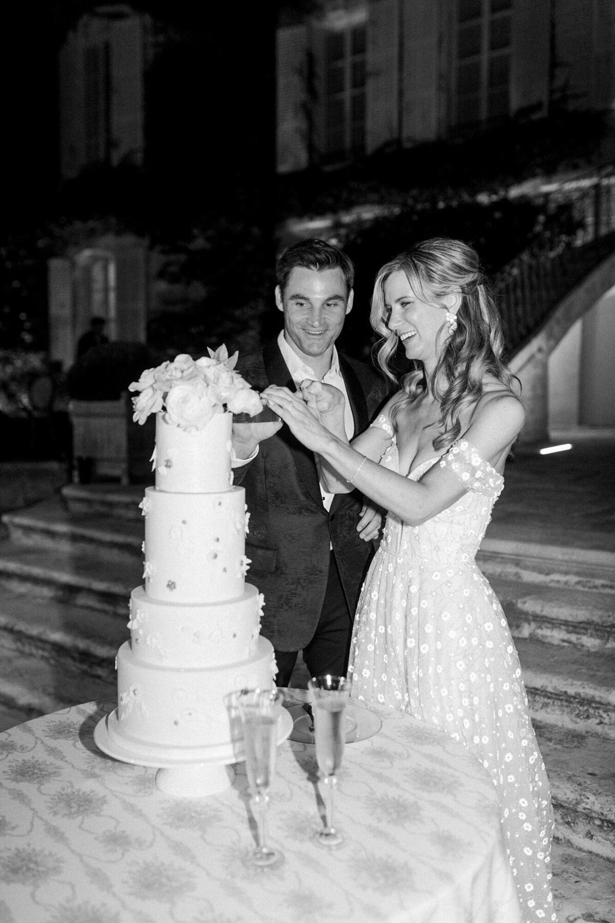 Maïlys Fortune Photography Husband Wife Wedding Weddings Photography France Switzerland Italy Timeless Dreamy Imagery Bilingual French English Destination Weddings Destination Wedding Provence French Riviera Paris Lake Como Tuscany118
