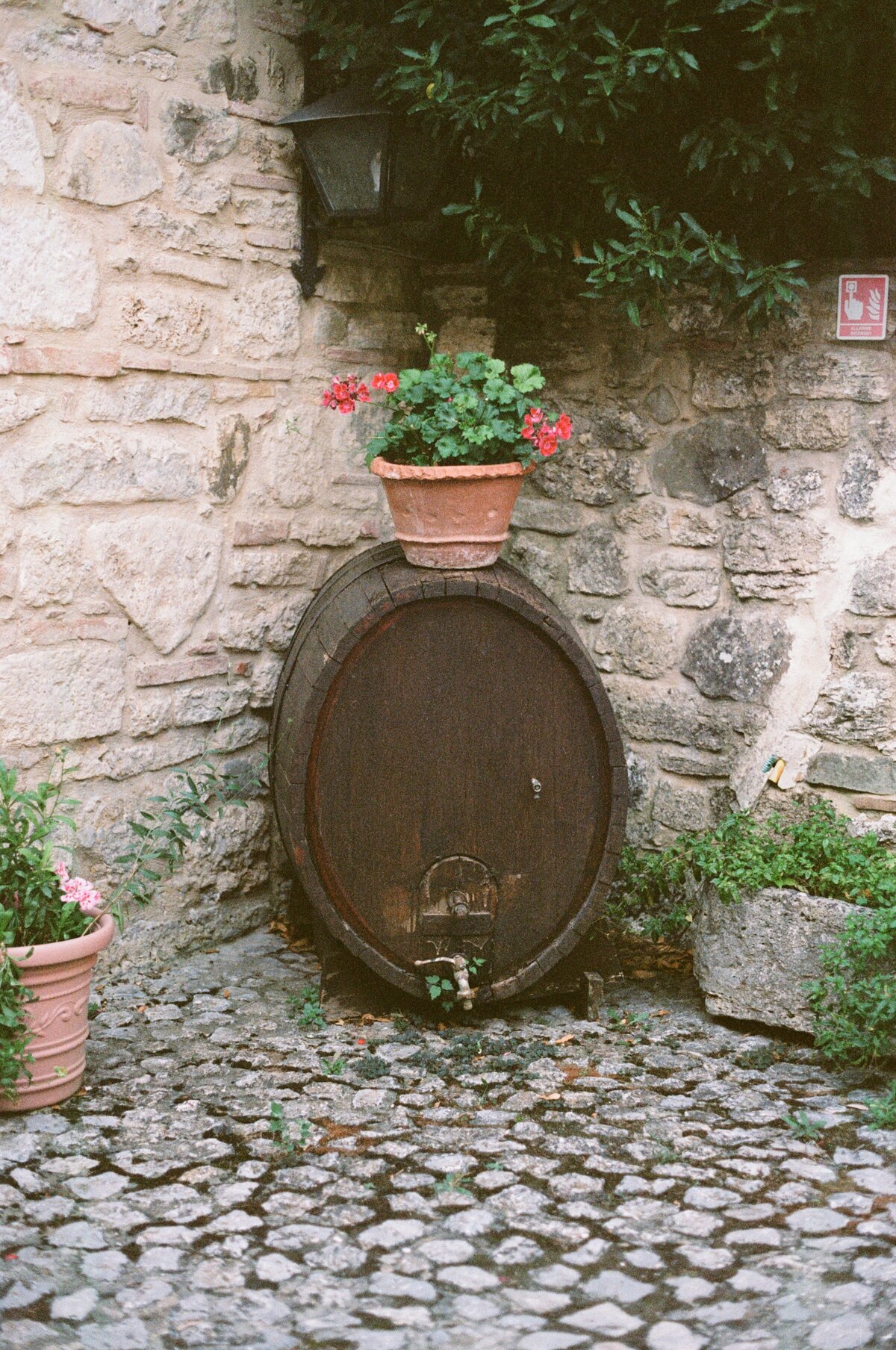 A wedding photo of the venue Laticastelli in aTuscany Italy