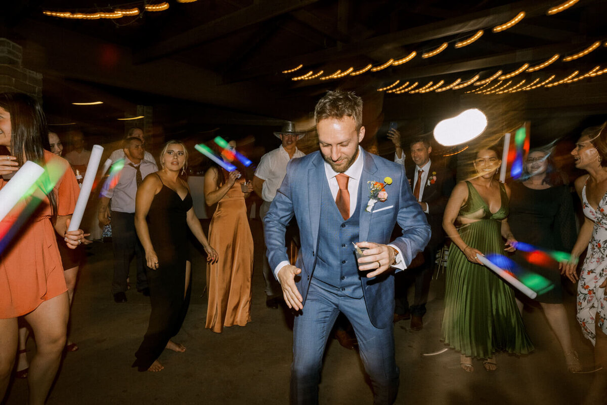 groom-doing-robot-dance