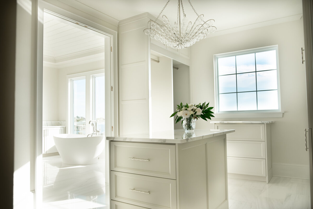 custom-closet-white-bathroom-renovation-new-orleans-louisiana